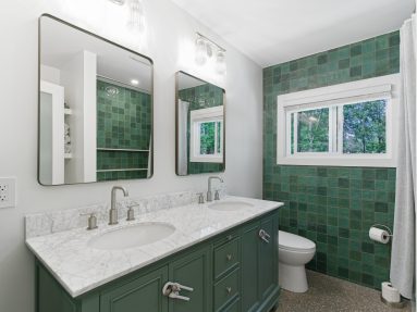 Ottawa-Real-Estate-Photography-Video-Brandplayers-3 A luxury, high-end primary bathroom in Ottawa captured by Brandplayers Real Estate Photography services.